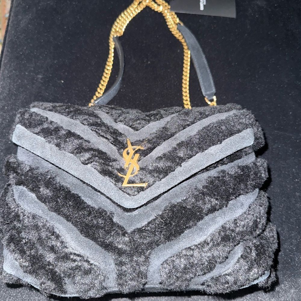 Brand new with dustbag Yves Saint Laurent Black Women's shoulder Bag LouLou - Picture 3 of 9